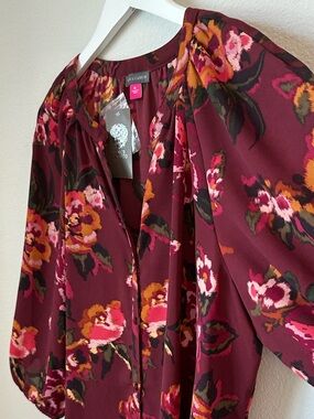 ☀️ New! VINCE CAMUTO Puff Sleeve V-Neck Floral Blouse